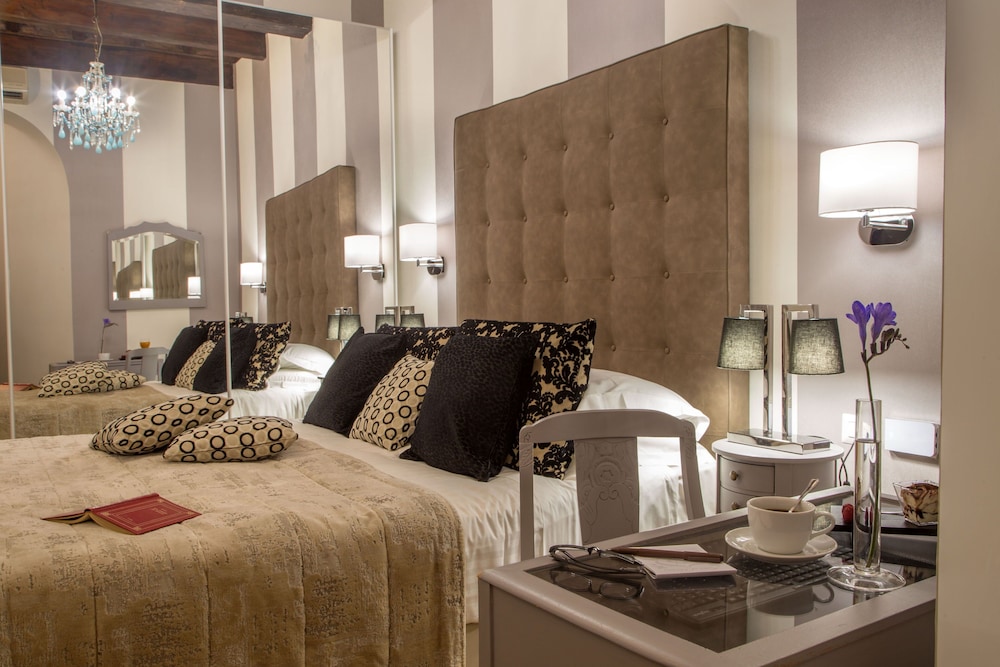 The Inn at the Spanish Steps 10