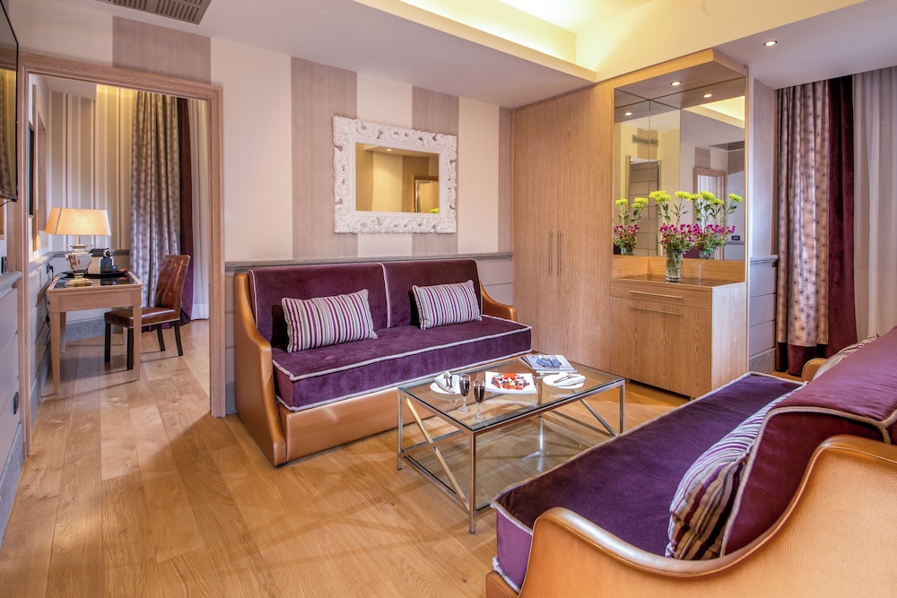 The Inn at the Spanish Steps 13