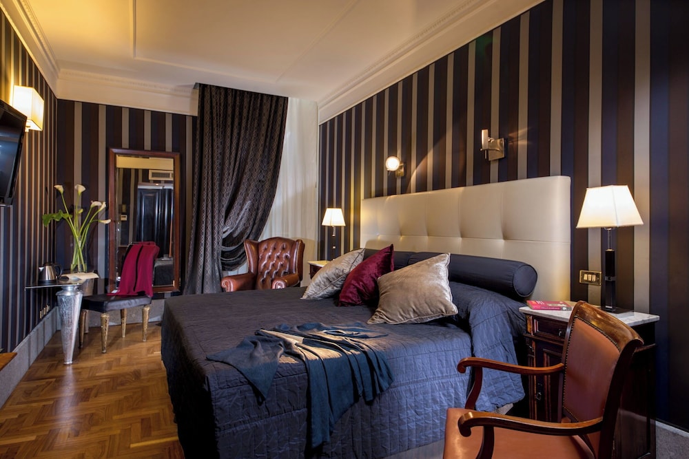 The Inn at the Spanish Steps 11