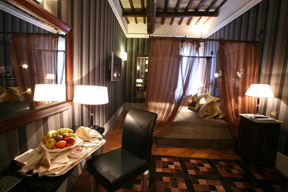 The Inn at the Spanish Steps 6