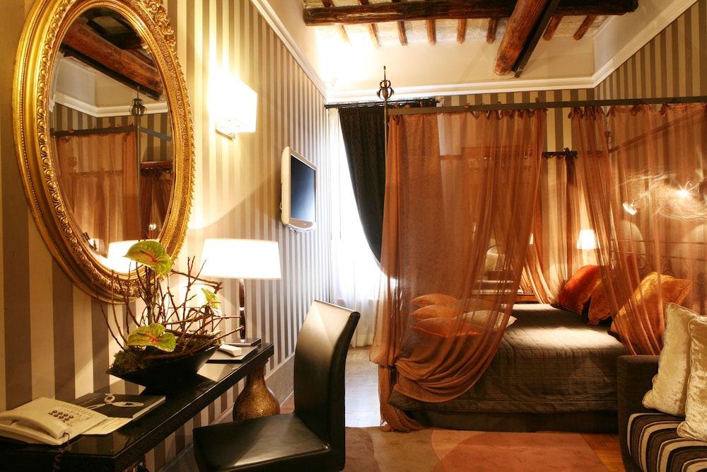 The Inn at the Spanish Steps 5