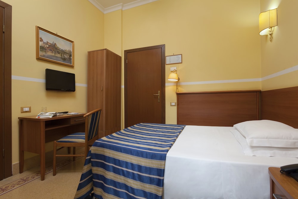 The Kennedy Hotel 24