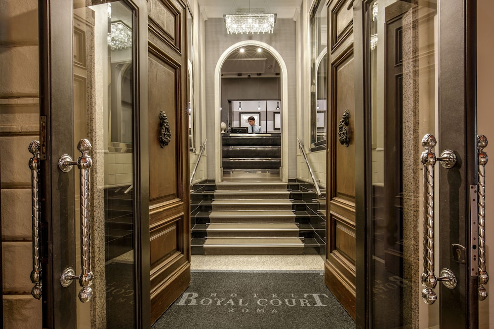 Royal Court 4