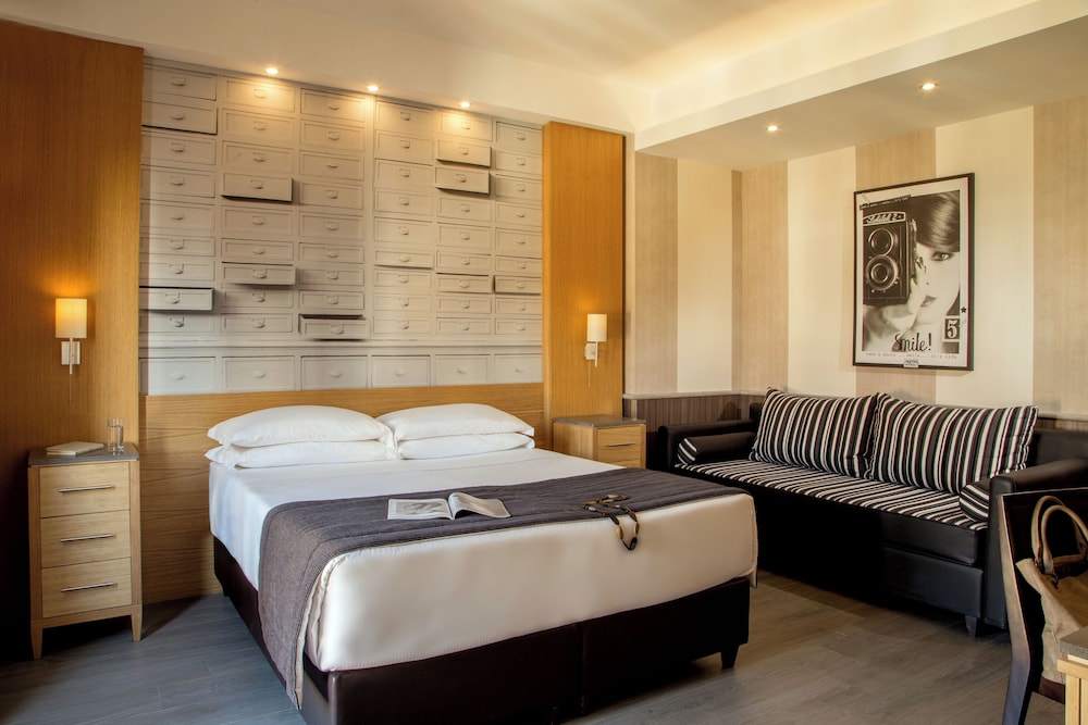 Royal Court 15
