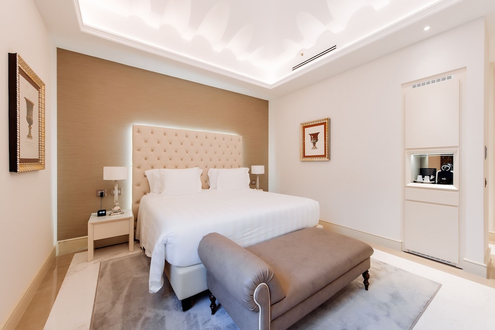 Aleph Rome Hotel, Curio Collection by Hilton 10