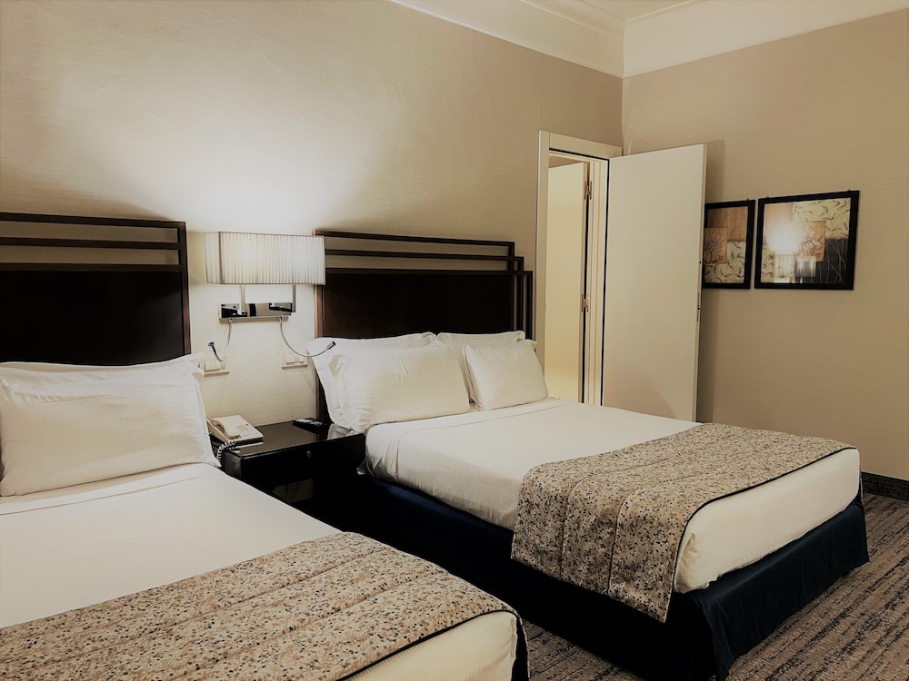 Crowne Plaza St. Peter's 4