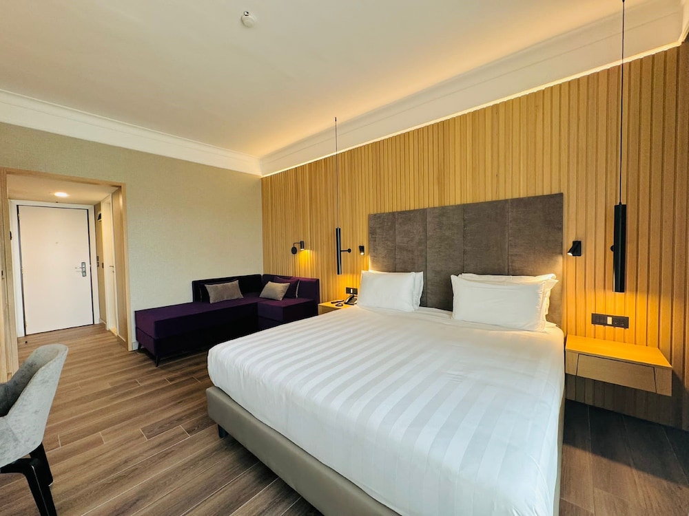 Crowne Plaza St. Peter's 7