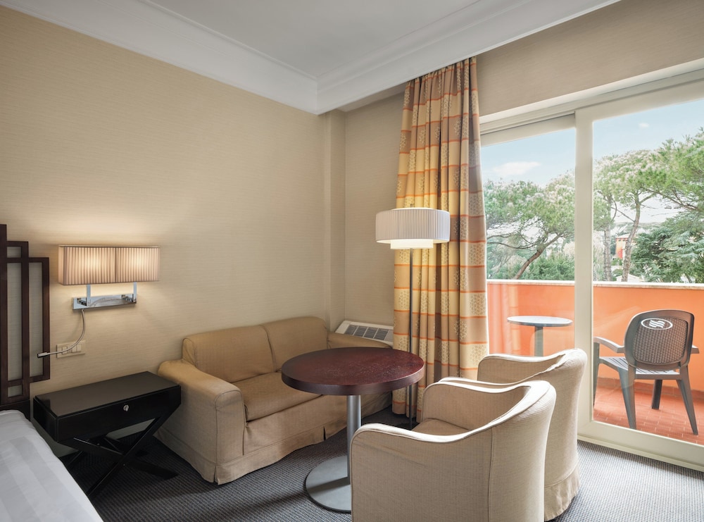 Crowne Plaza St. Peter's 21
