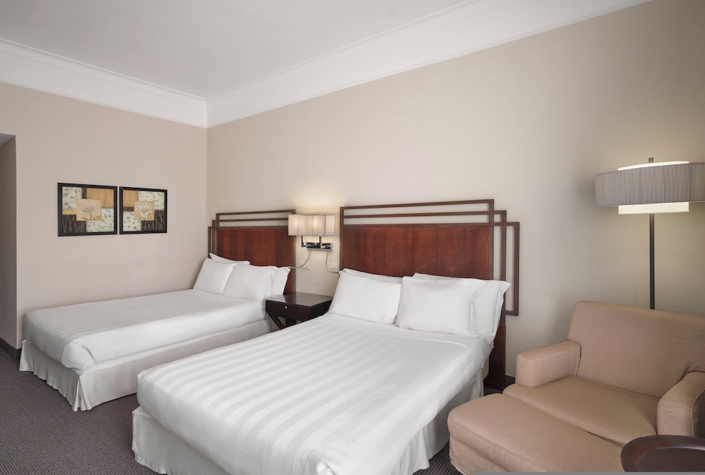 Crowne Plaza St. Peter's 17