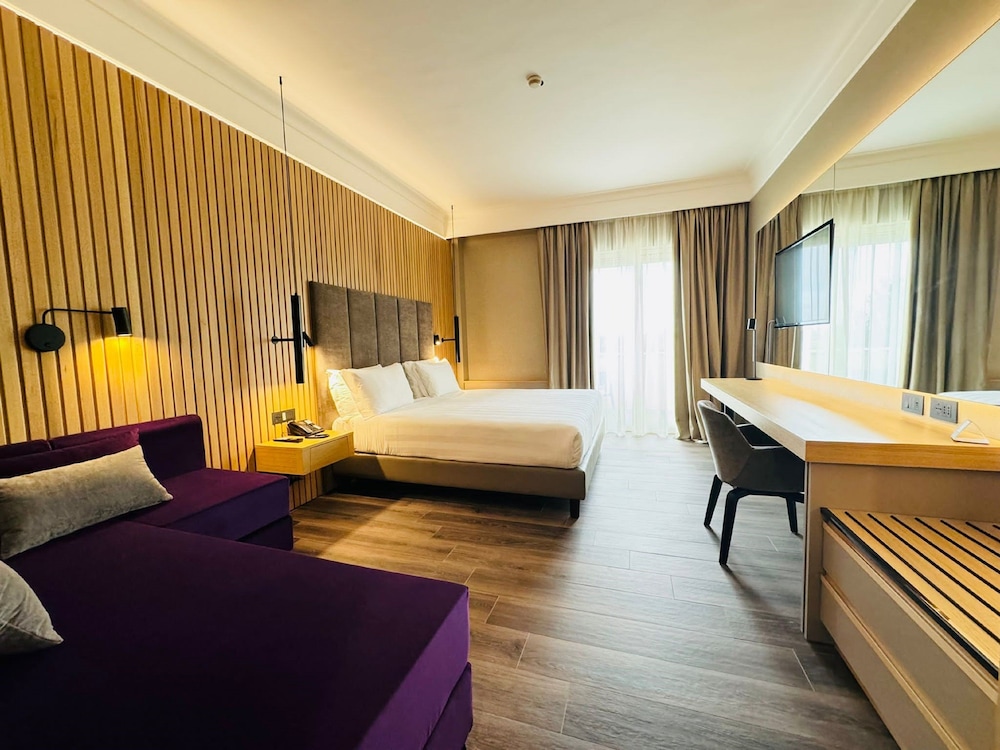 Crowne Plaza St. Peter's 6