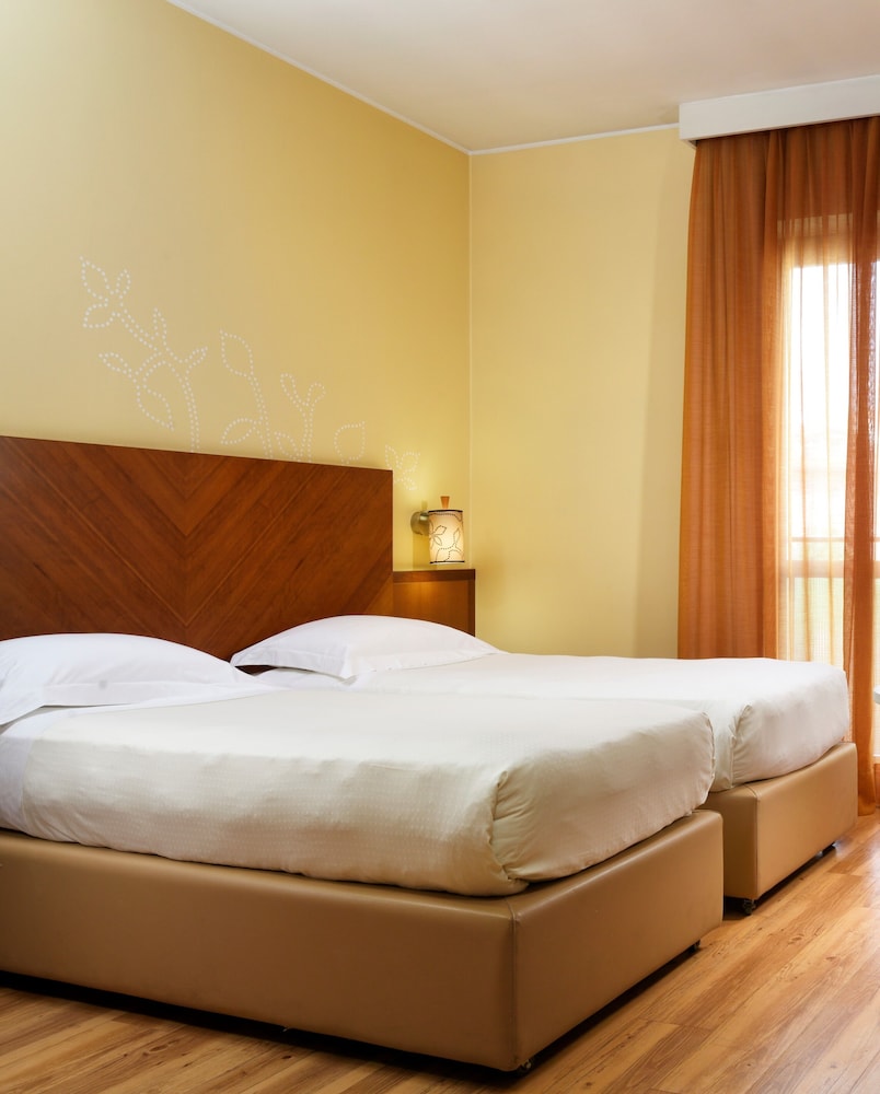UNAHOTELS Mediterraneo Milano 8