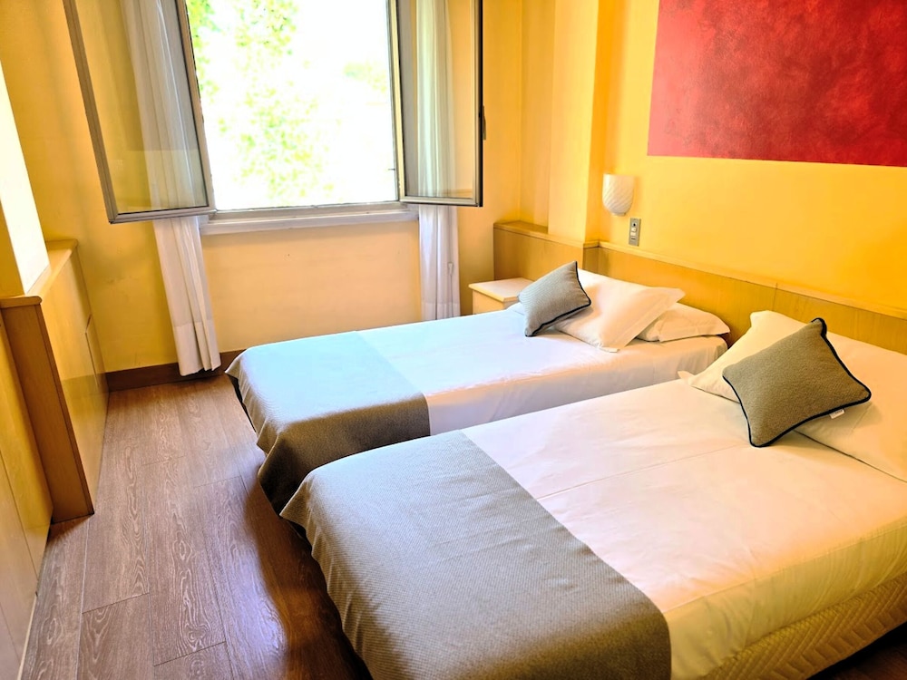 Sant'Ambroeus 8