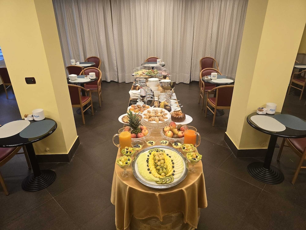 Sant'Ambroeus 24