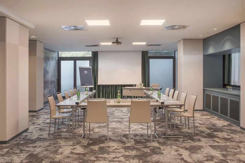 NH Roma Villa Carpegna 23