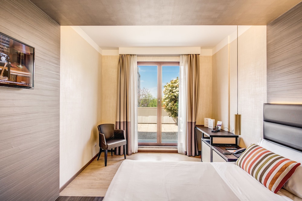 Warmth Hotel 12