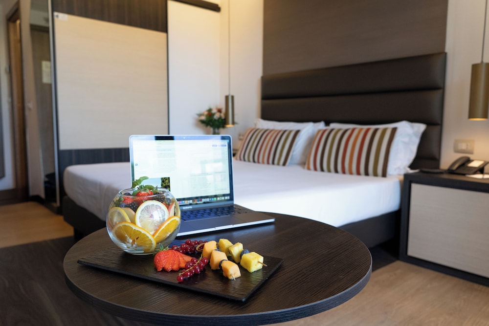 Warmth Hotel 19