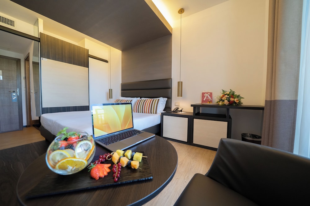Warmth Hotel 21