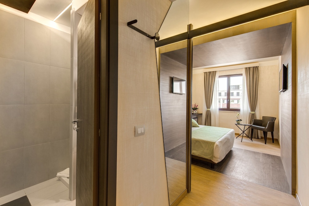 Warmth Hotel 8
