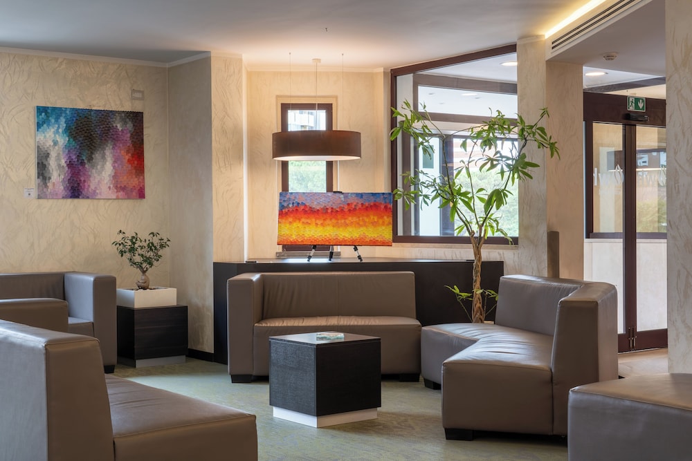 Warmth Hotel 4