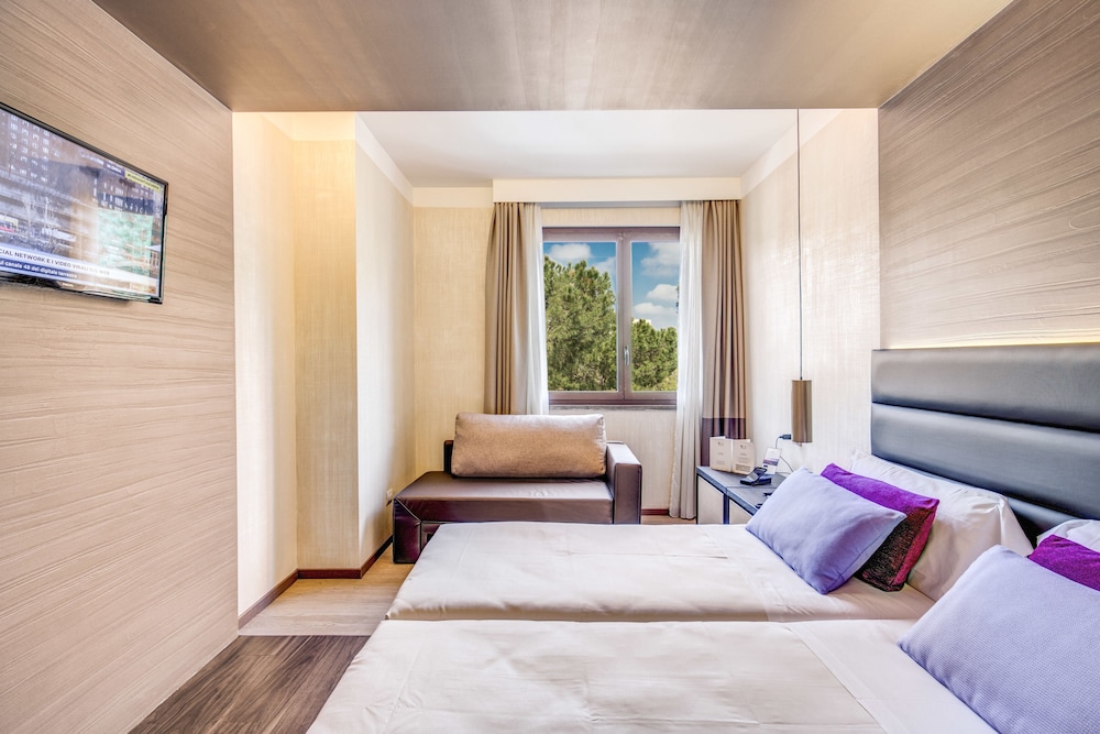 Warmth Hotel 14