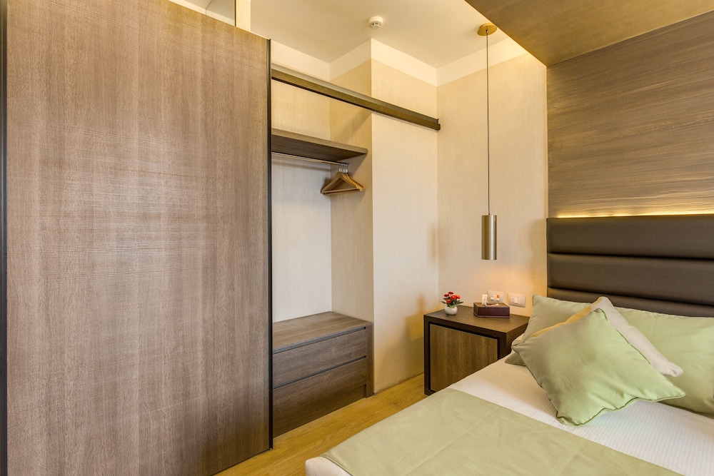 Warmth Hotel 11