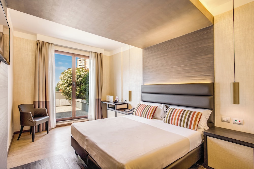 Warmth Hotel 1