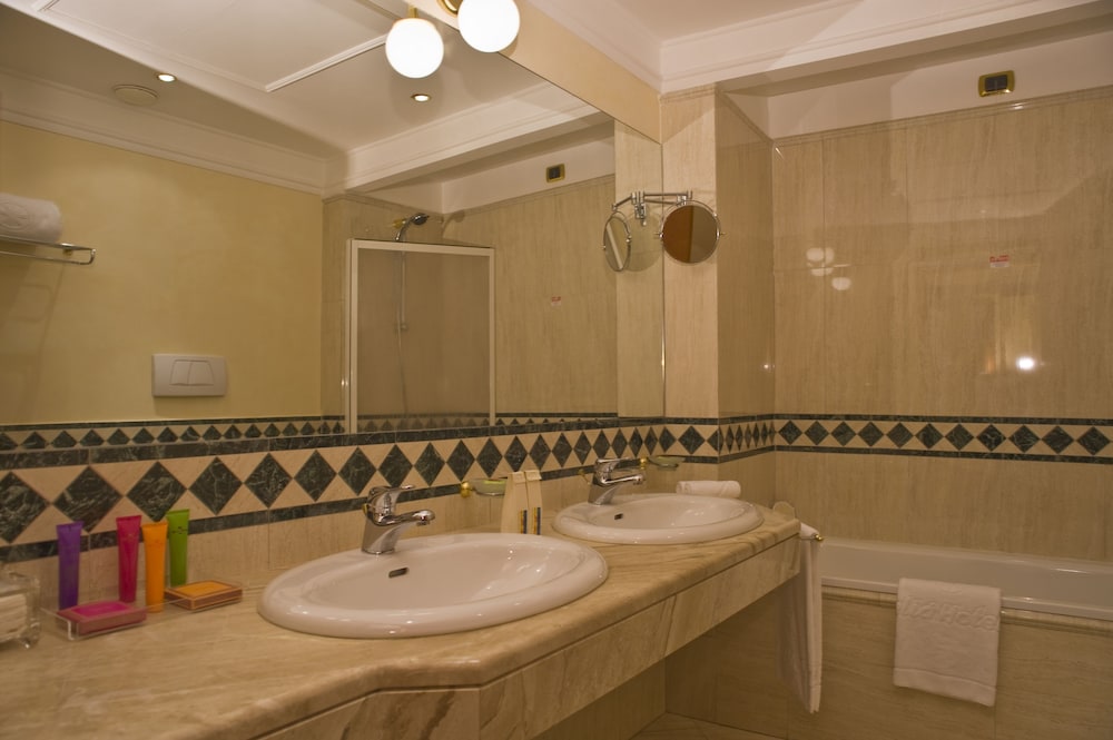 Hotel Roma Aurelia Antica by Roman Hotels 16