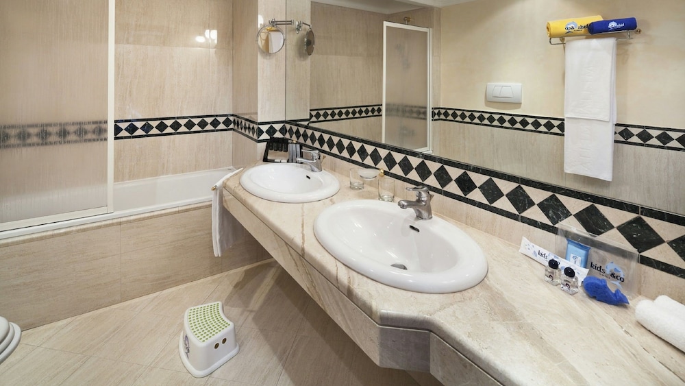 Hotel Roma Aurelia Antica by Roman Hotels 17