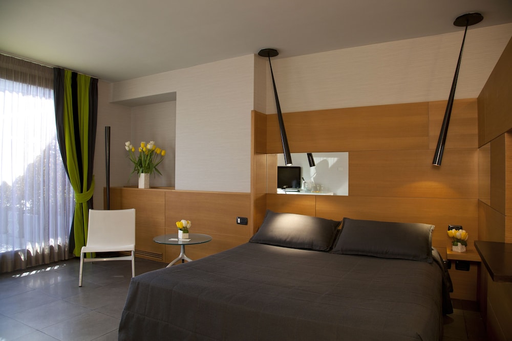 Hotel Zone 1