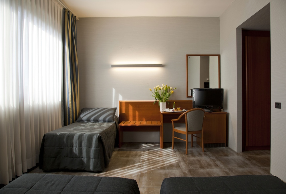Hotel Zone 4