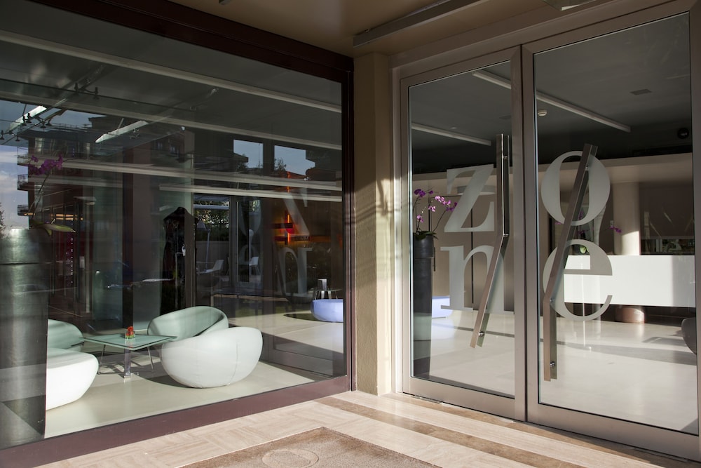 Hotel Zone 23