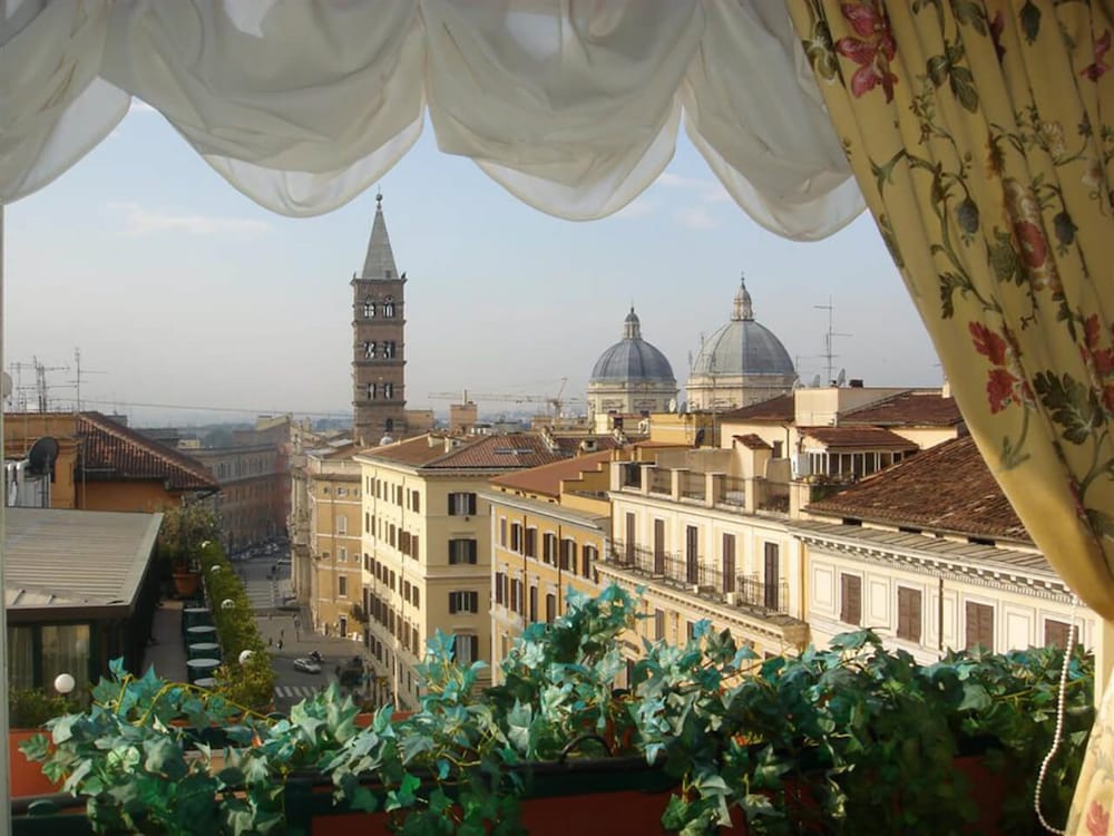 Hotel Champagne Palace 1