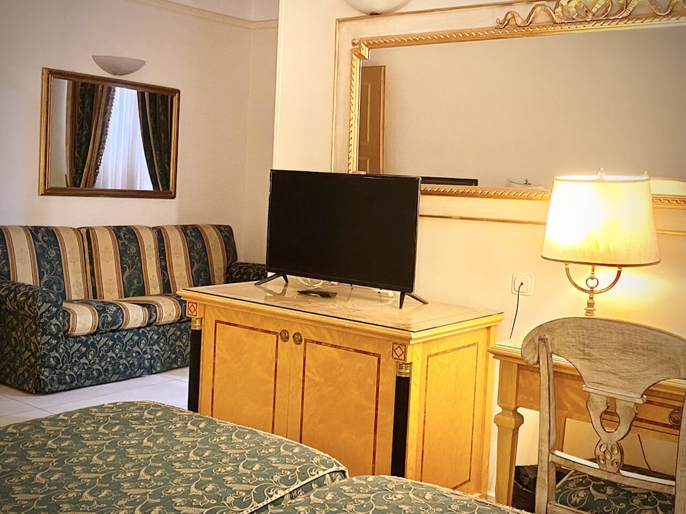Hotel Champagne Palace 16