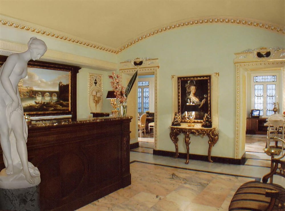 Hotel Champagne Palace 4