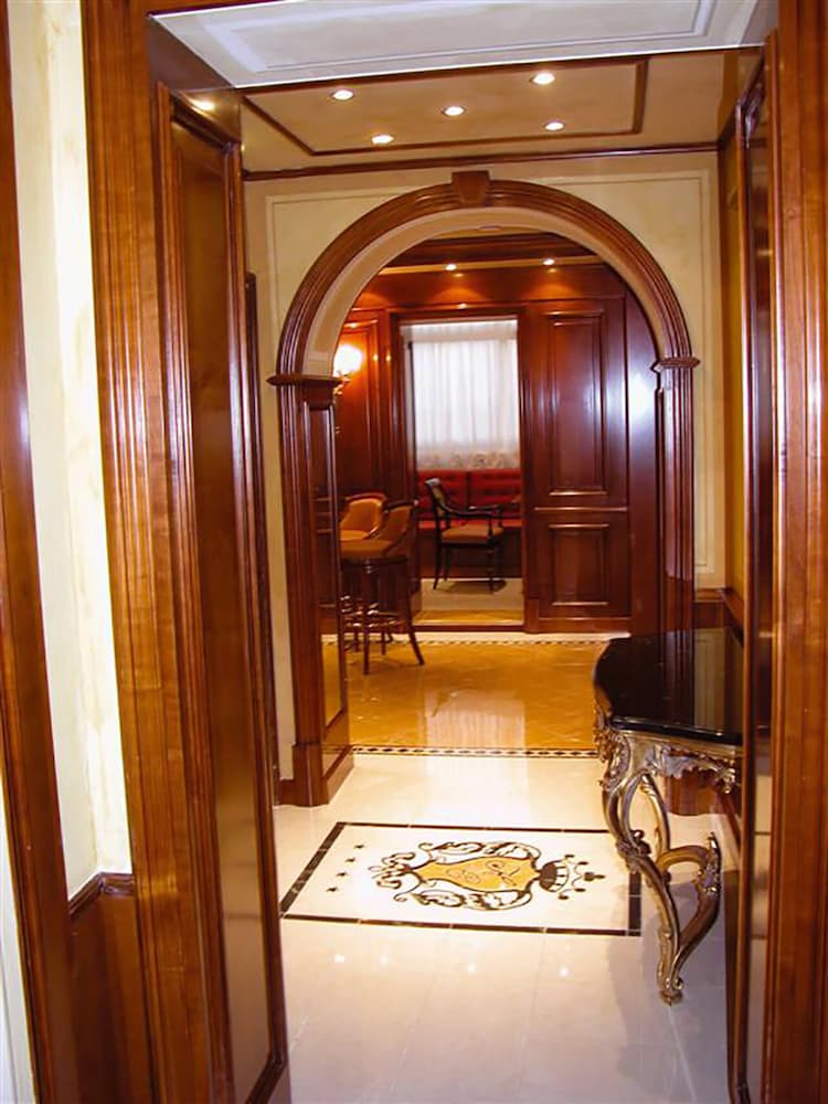Hotel Champagne Palace 3