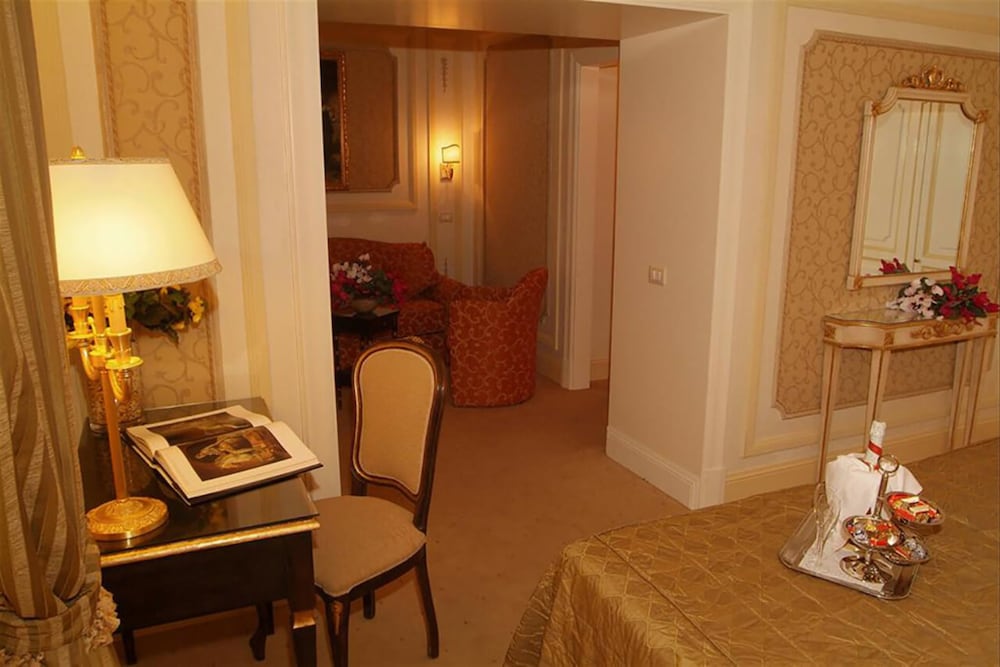 Hotel Champagne Palace 5