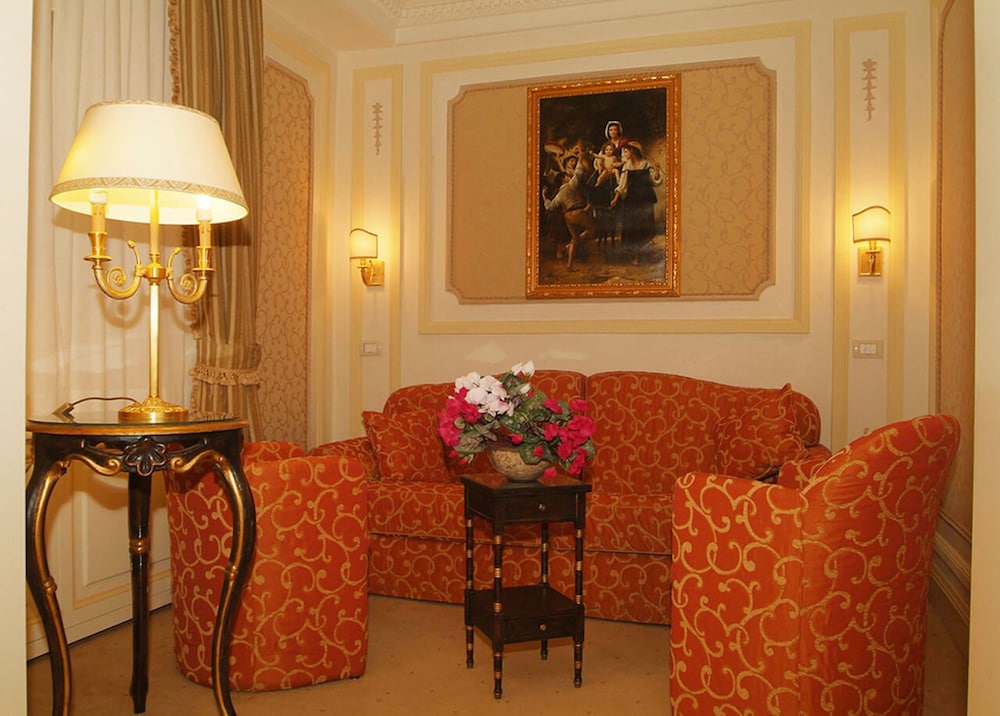 Hotel Champagne Palace 8