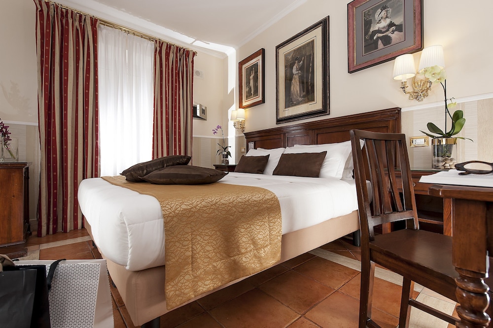 Hotel Des Artistes 3