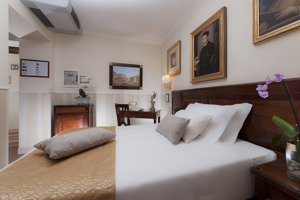 Hotel Des Artistes 11