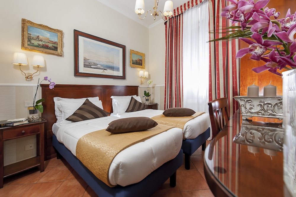 Hotel Des Artistes 17