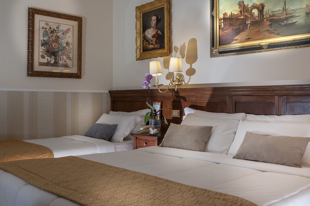 Hotel Des Artistes 6