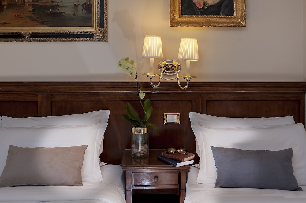 Hotel Des Artistes 5