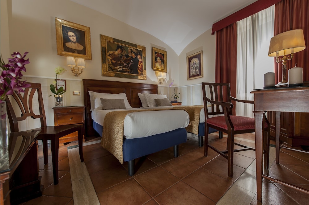 Hotel Des Artistes 9