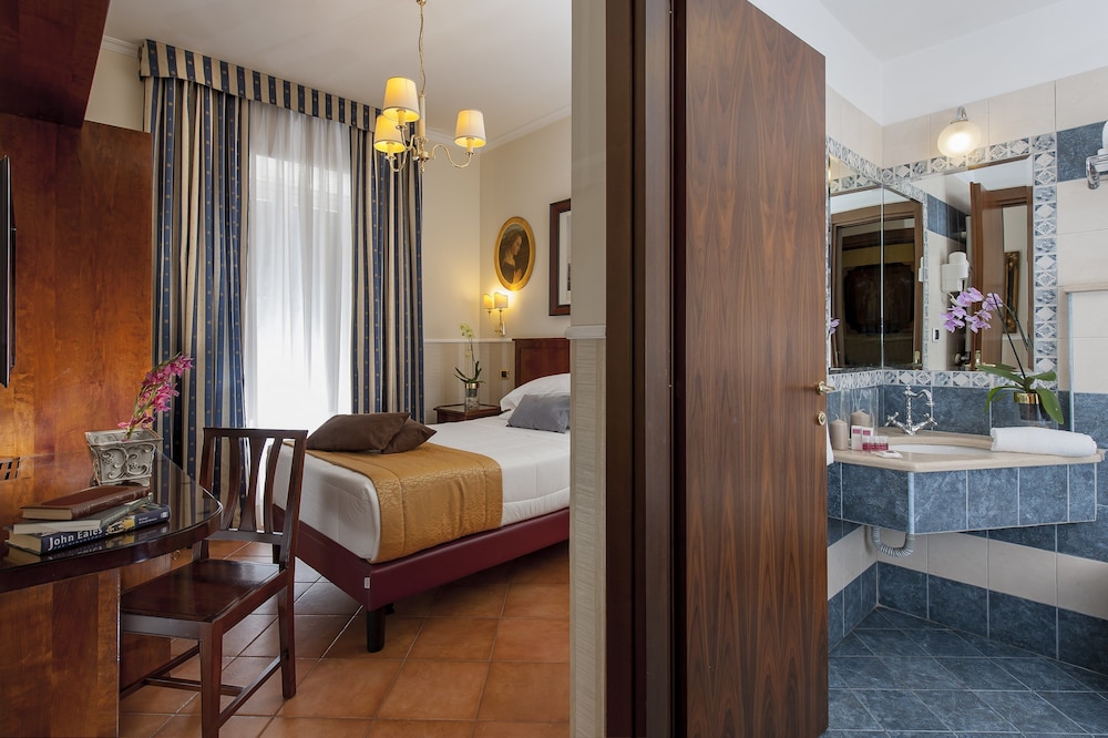 Hotel Des Artistes 21