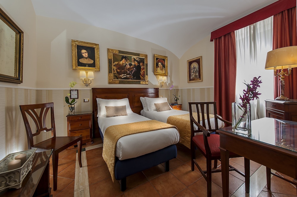 Hotel Des Artistes 8