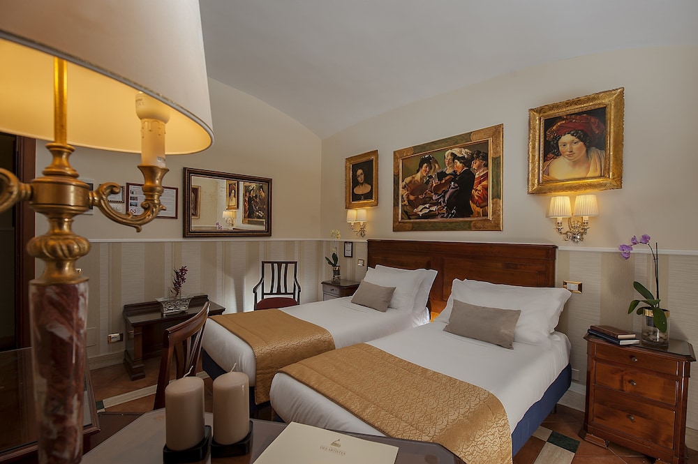 Hotel Des Artistes 7