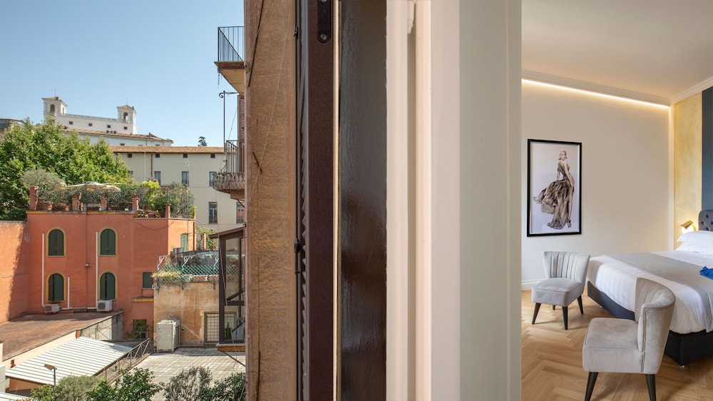 Hotel Condotti 18
