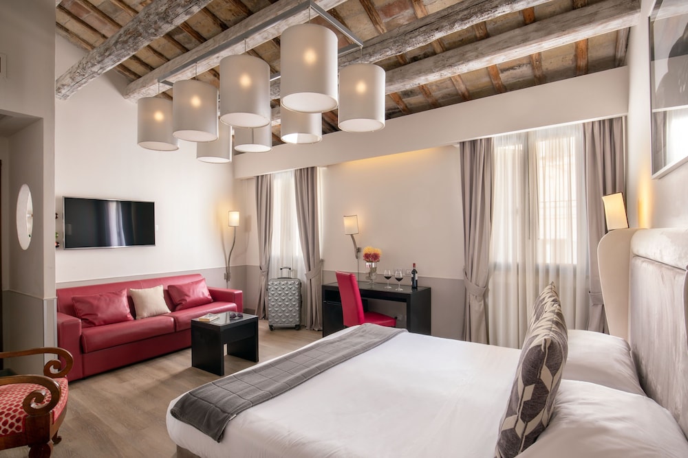 Hotel Condotti 21