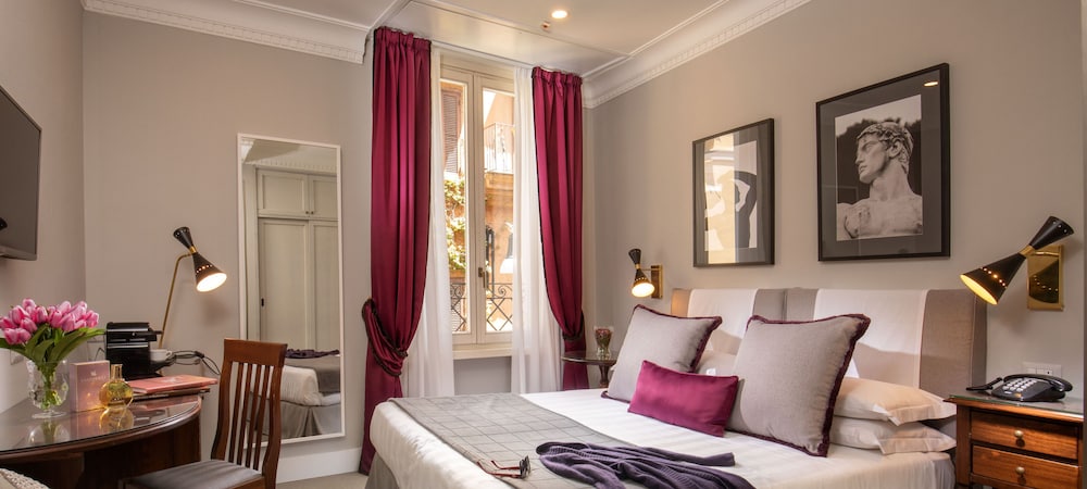 Hotel Condotti 8