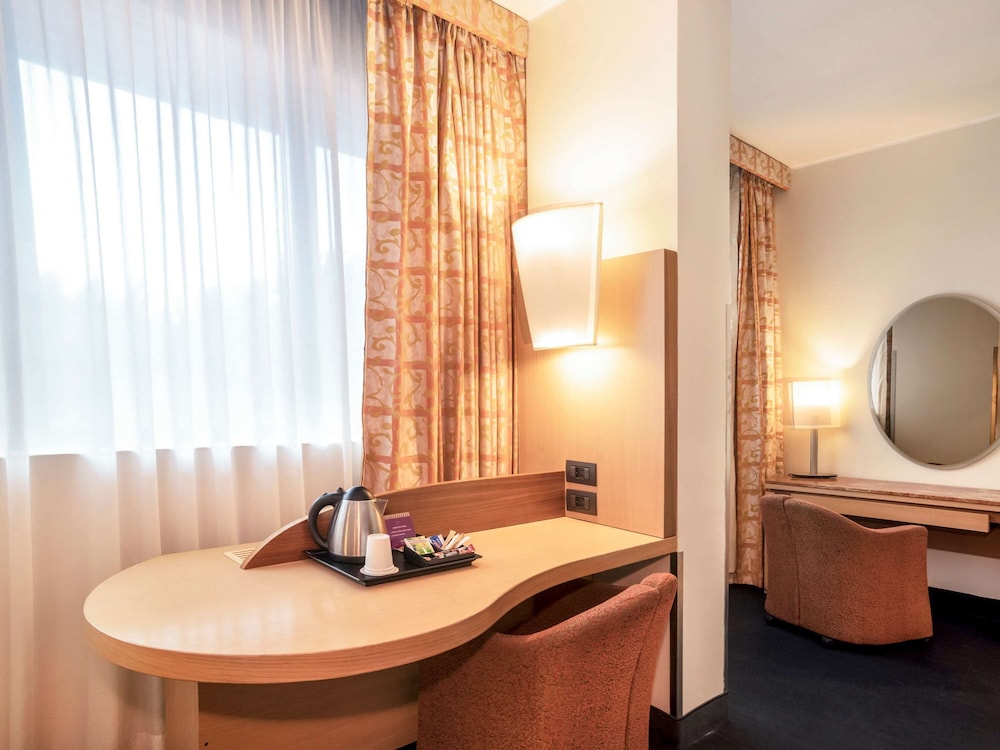 Mercure Roma West 12